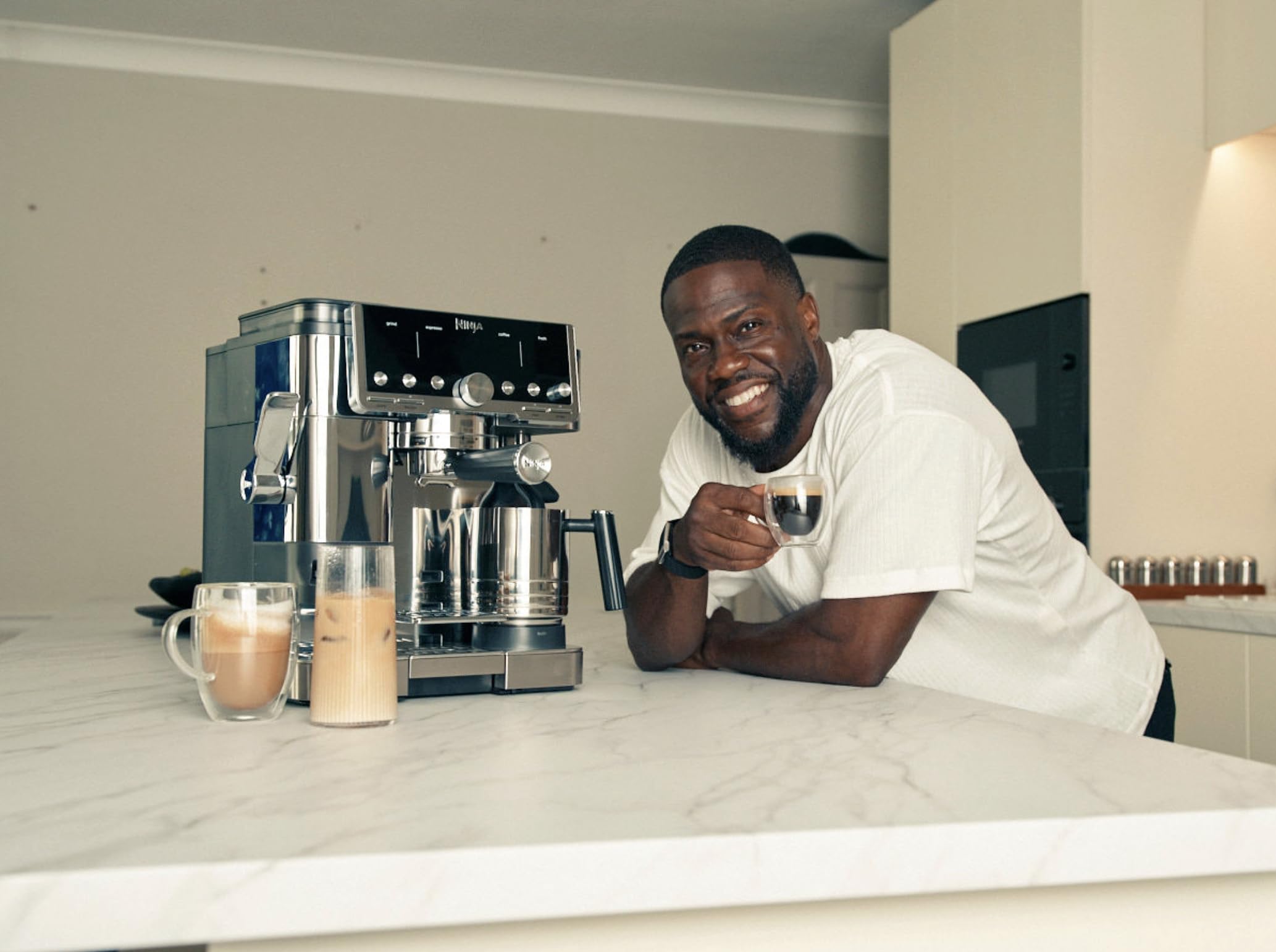 Ninja Luxe Café 3-in-1 Espresso, Drip Coffee and Cold Brew Machine | Intergrated Coffee Grinder, Milk Frother, Assisted Tamper & Built-In Espresso Accessory Storage | Stainless Steel | ES601